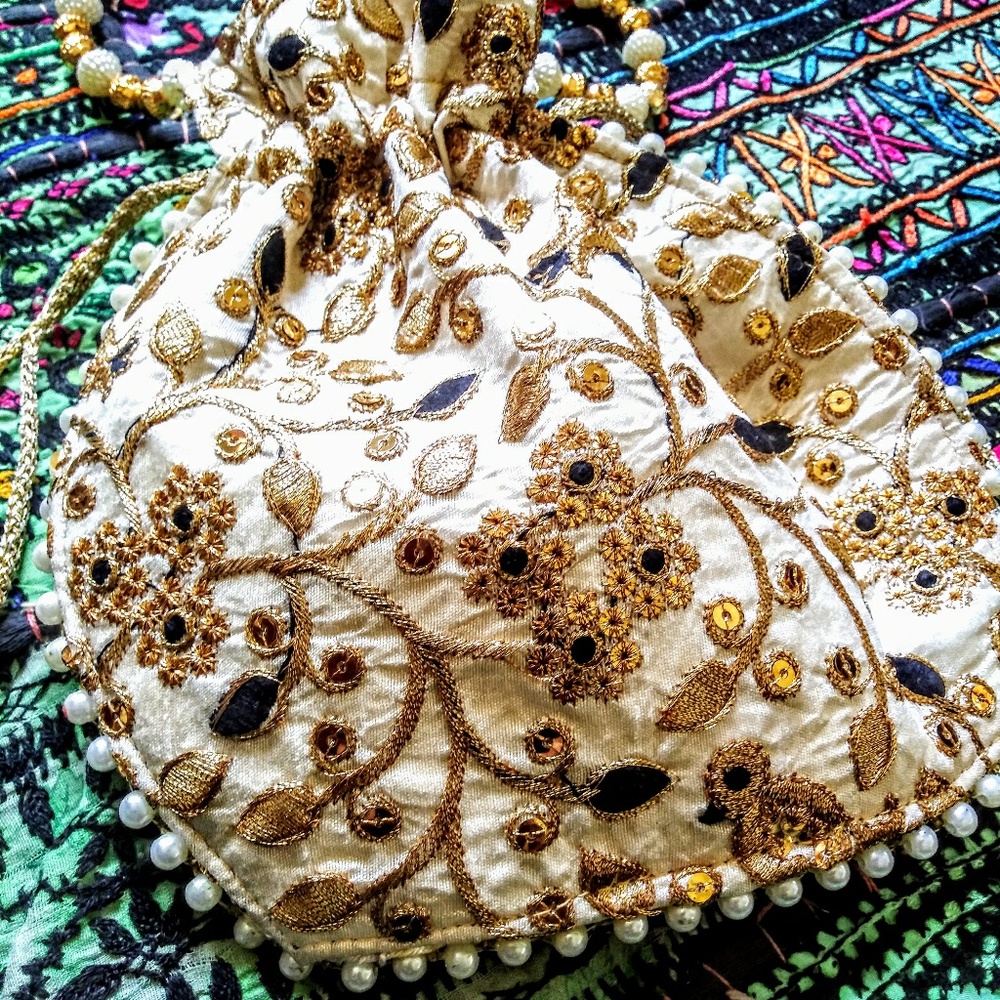 Handcrafted Ethnic Embroidered India Pouch - Picture 6 of 8